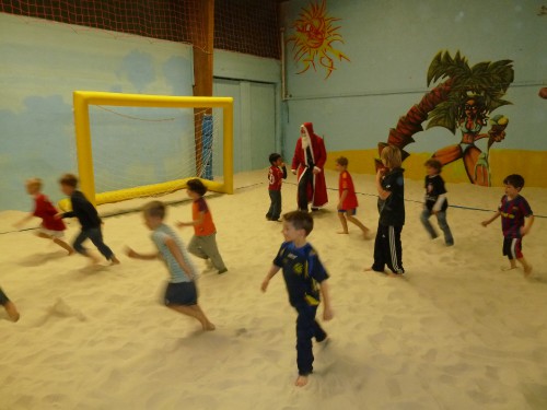 Weihnachtsfeier (2): Nikolaus spielt Fußball !!