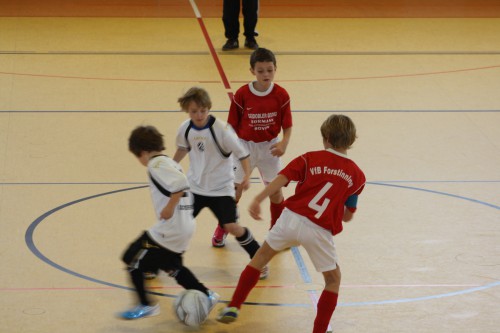 U10 - Fußballspielen oder Sliding Tackling in Altenerding