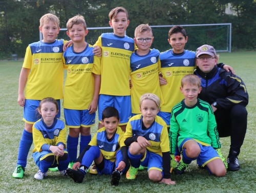 U9 spielt endlich wieder im Freien