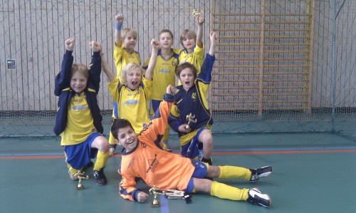 F1 gewinnt F1 Hallencup in Hallbergmoos ohne Gegentor.....