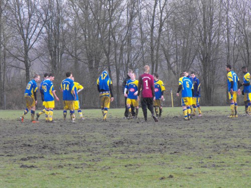 U17 gewinnt Schlammschlacht