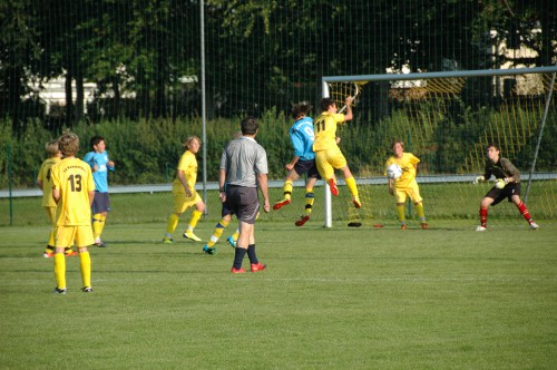 Unser Großfeld: Alle Teams spielen wieder oben mit