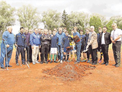 Spatenstich für KUNSTRASEN am 25.06.2013