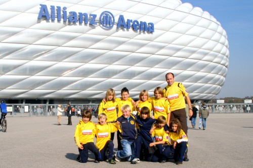 E1-Junioren werden für ihre Leistungen im Merkur Cup belohnt